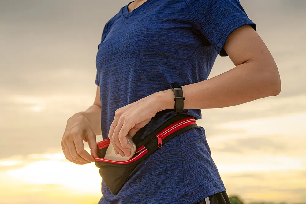 5 Best Ways To Carry Your Phone Whilst Running